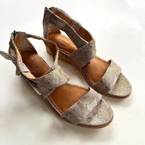 Corso Como Women's Cc-rasque Wedge Sandal, Rose‎ Metallic Size 9.5M